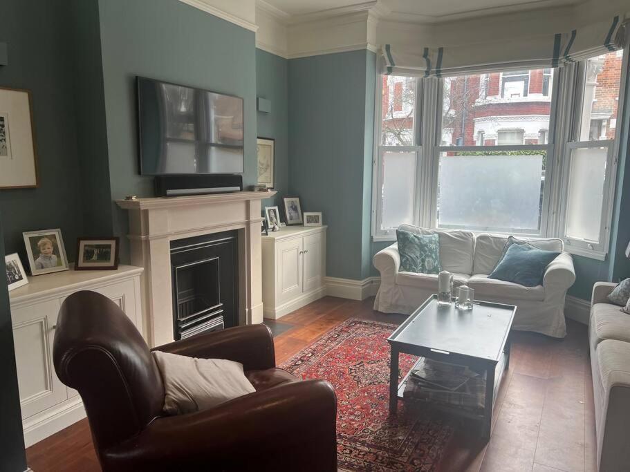 Four Bedroom Modern Victorian Wandsworth House 伦敦 外观 照片