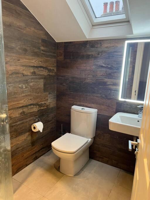 Four Bedroom Modern Victorian Wandsworth House 伦敦 外观 照片