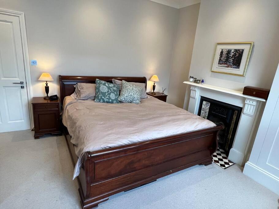 Four Bedroom Modern Victorian Wandsworth House 伦敦 外观 照片
