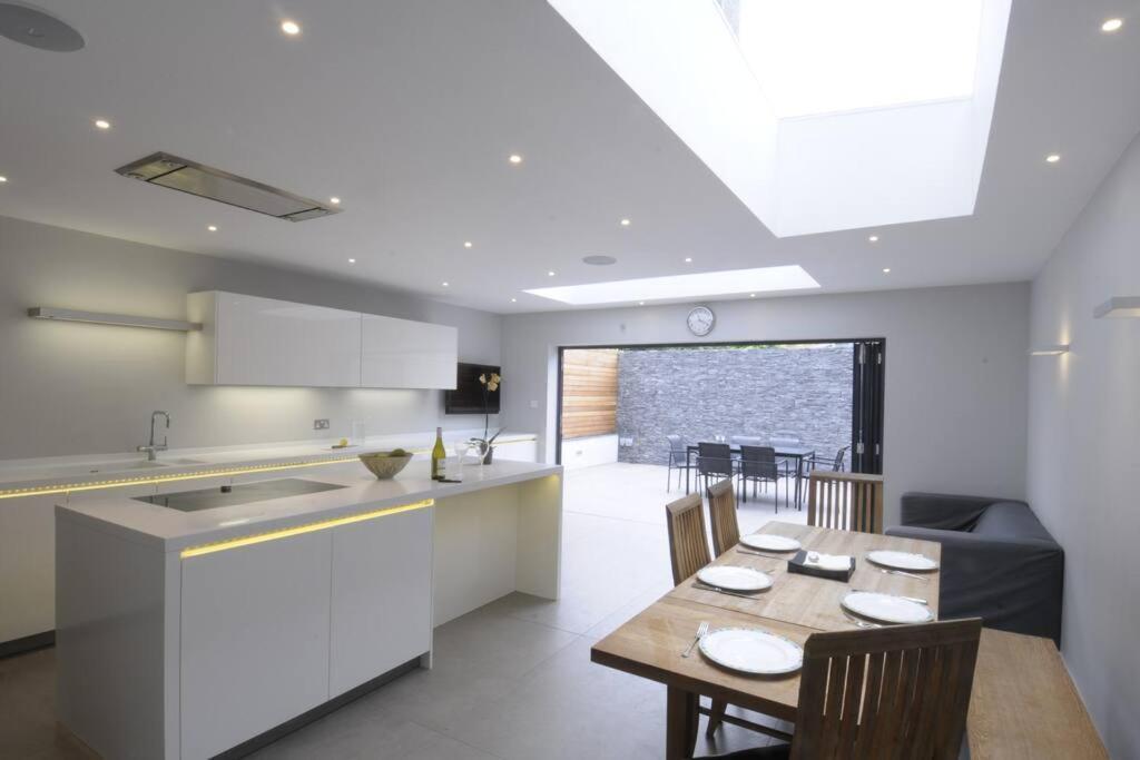 Four Bedroom Modern Victorian Wandsworth House 伦敦 外观 照片